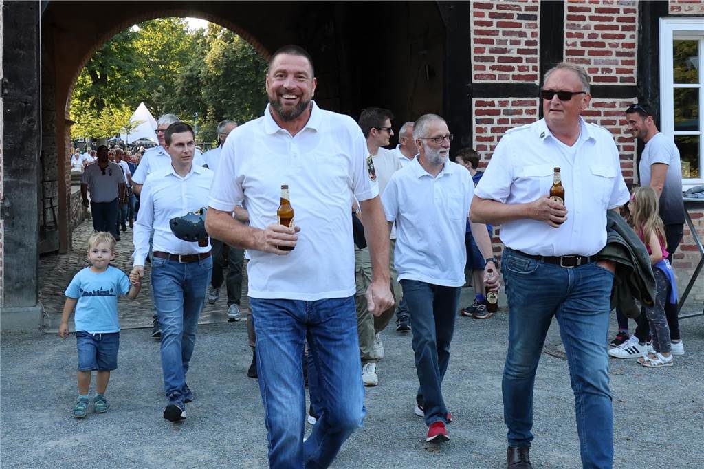 Schützenfest Sythen 2023: Viele Fotos vom Festauftakt am Schloss Sythen