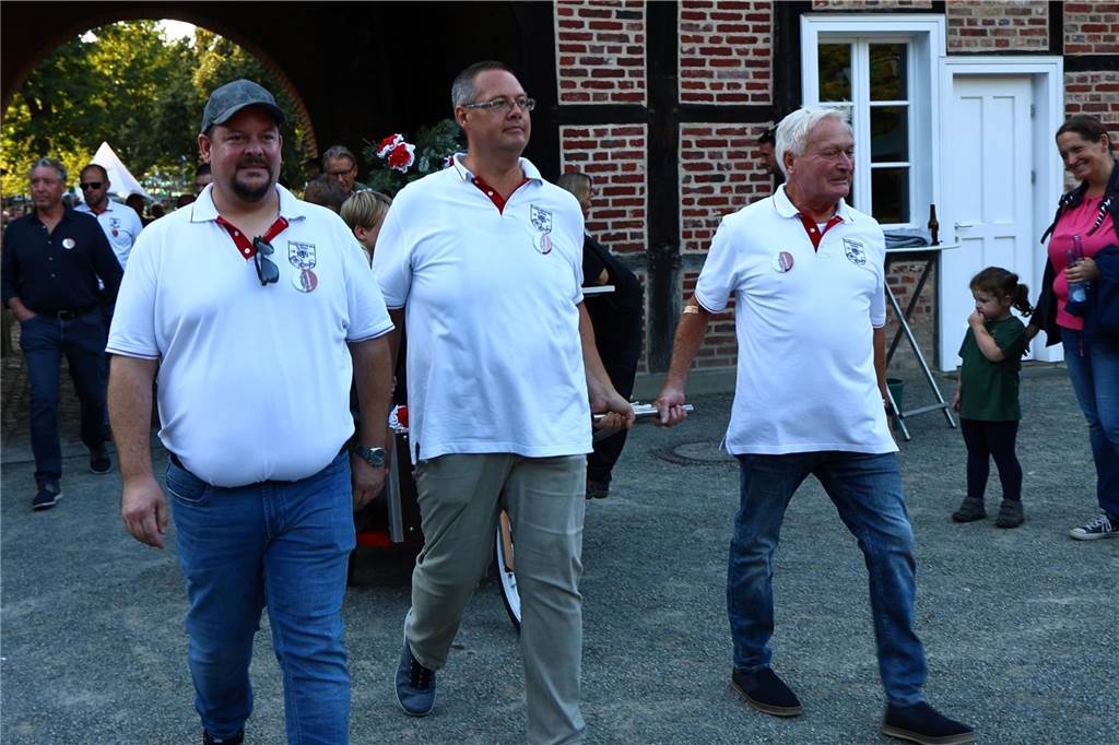 Schützenfest Sythen 2023: Viele Fotos vom Festauftakt am Schloss Sythen