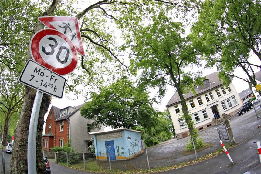 Straßenschäden: Ab sofort gilt Tempo 30 Straßenschäden: Ab sofort gilt Tempo 30
