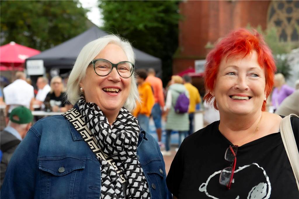 Letzter Feierabendmarkt in diesem Jahr: Marktplatz in Haltern war noch einmal richtig voll