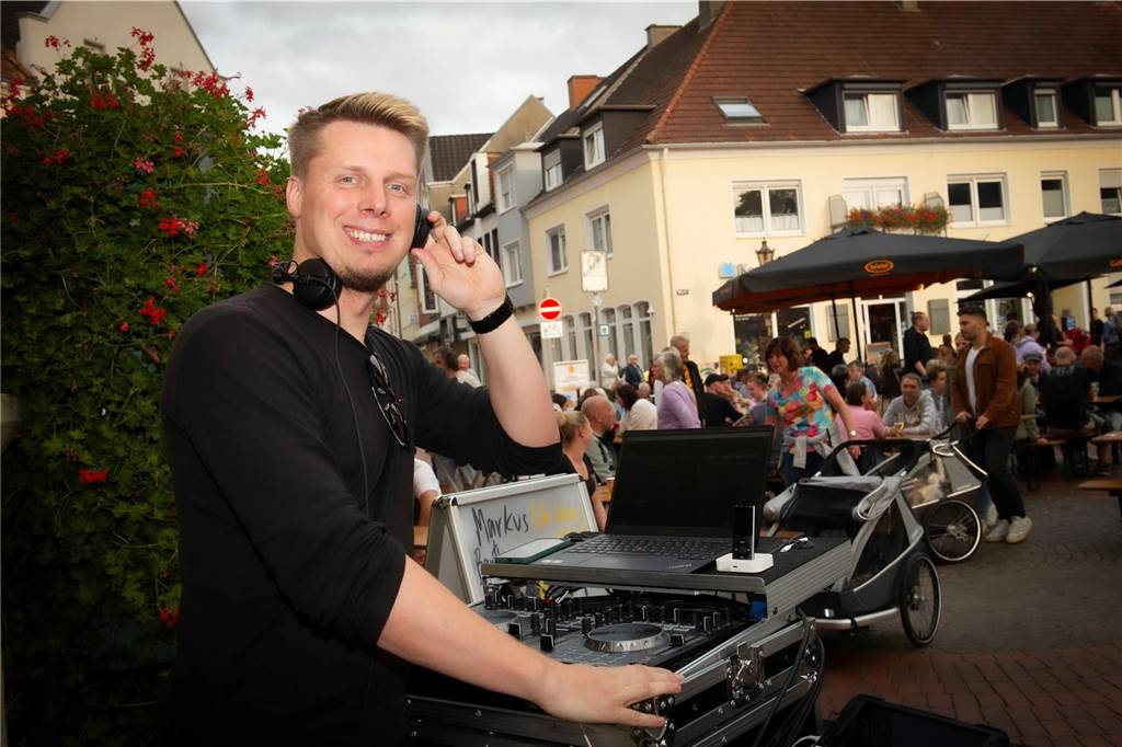Letzter Feierabendmarkt in diesem Jahr: Marktplatz in Haltern war noch einmal richtig voll
