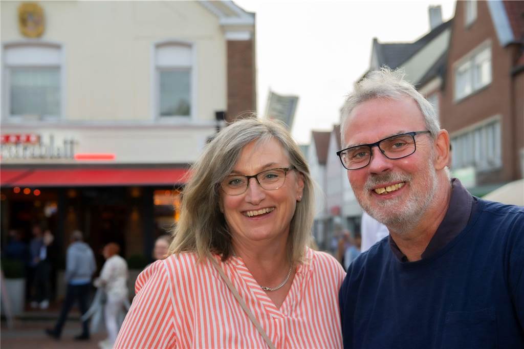 Letzter Feierabendmarkt in diesem Jahr: Marktplatz in Haltern war noch einmal richtig voll