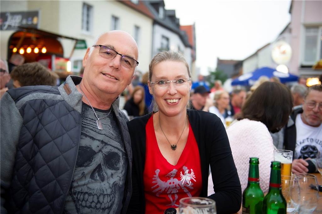 Letzter Feierabendmarkt in diesem Jahr: Marktplatz in Haltern war noch einmal richtig voll