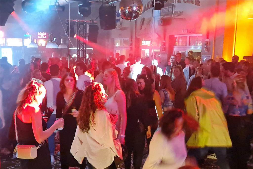 Party im Lakeside Inn in Haltern: 800 Gäste tanzen bis in den frühen Morgen