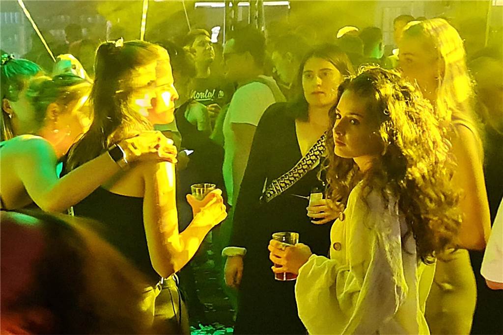 Party im Lakeside Inn in Haltern: 800 Gäste tanzen bis in den frühen Morgen