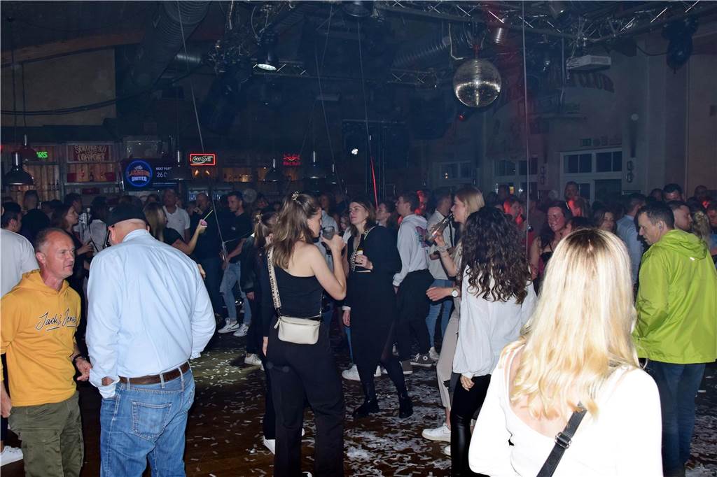 Party im Lakeside Inn in Haltern: 800 Gäste tanzen bis in den frühen Morgen