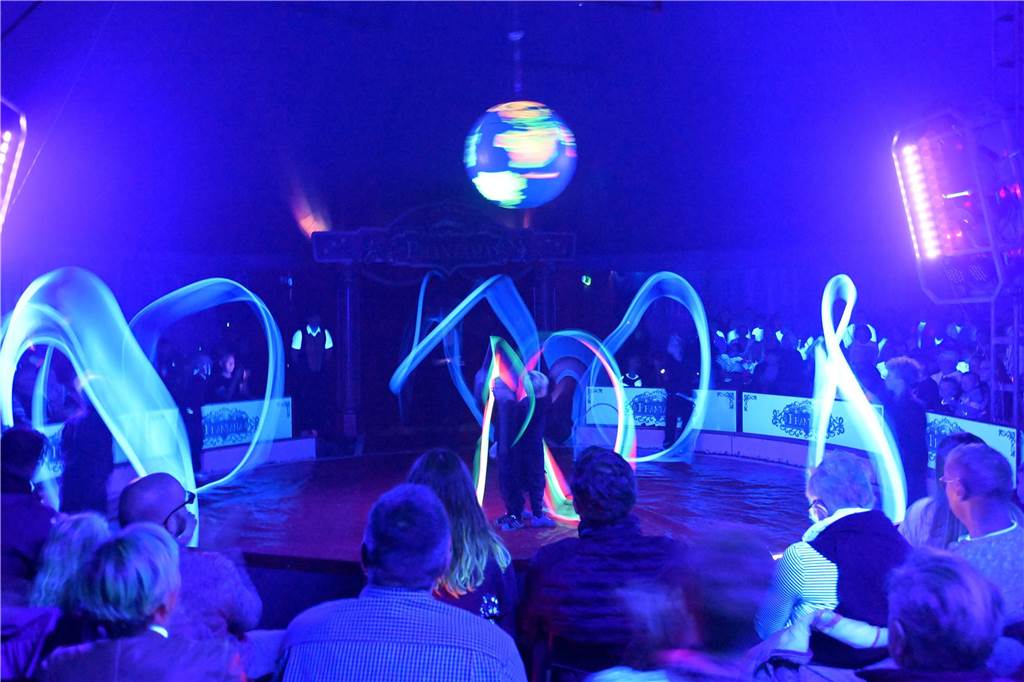 Nordkirchener Grundschulkinder in der Zirkus-Manege