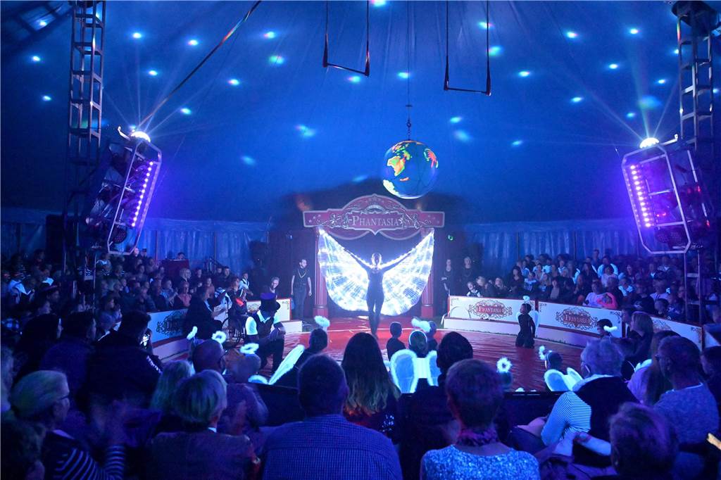 Nordkirchener Grundschulkinder in der Zirkus-Manege