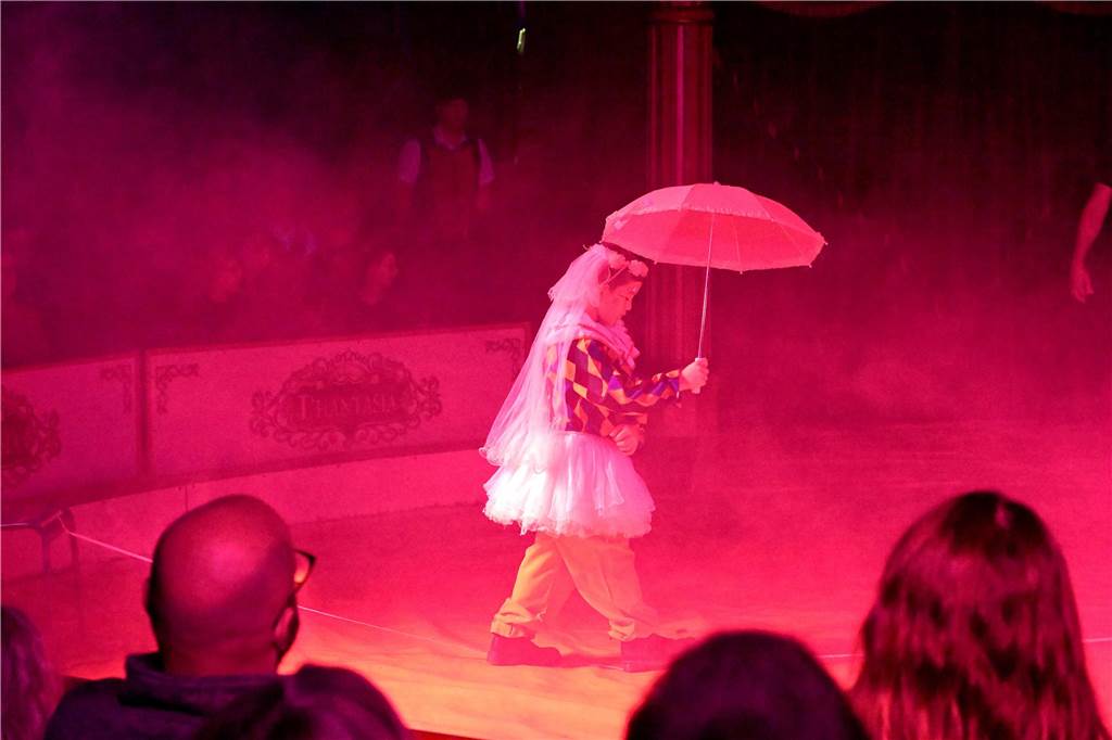 Nordkirchener Grundschulkinder in der Zirkus-Manege