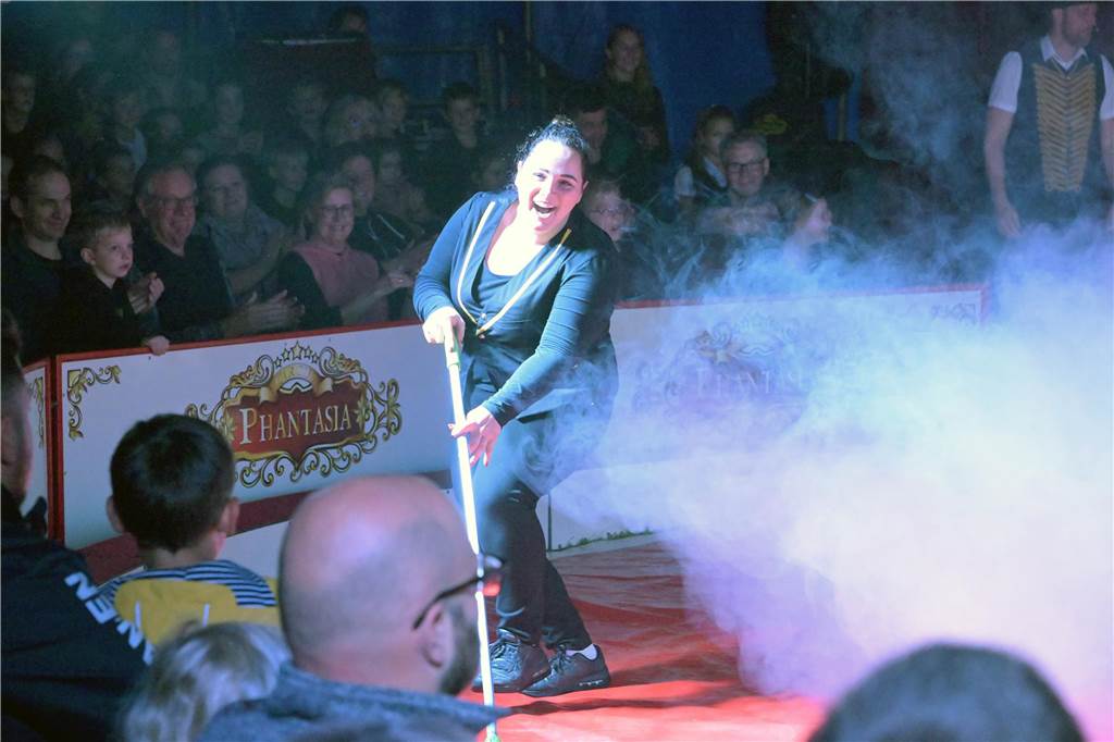 Nordkirchener Grundschulkinder in der Zirkus-Manege