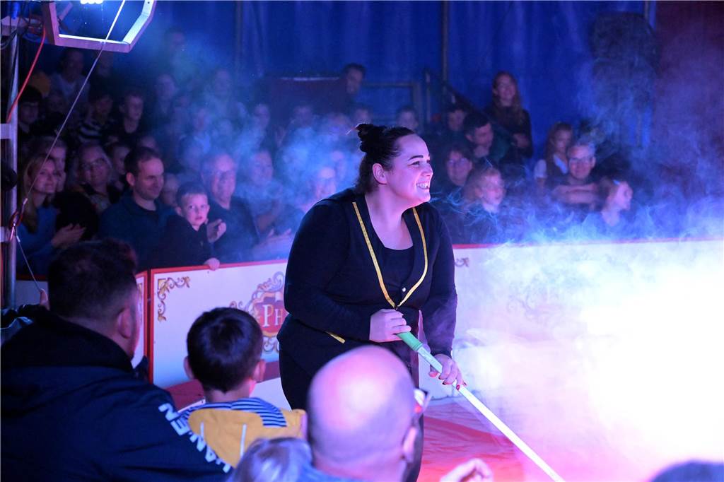 Nordkirchener Grundschulkinder in der Zirkus-Manege
