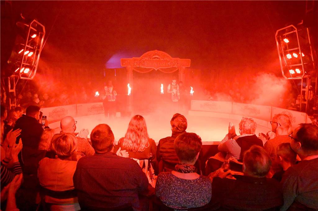 Nordkirchener Grundschulkinder in der Zirkus-Manege