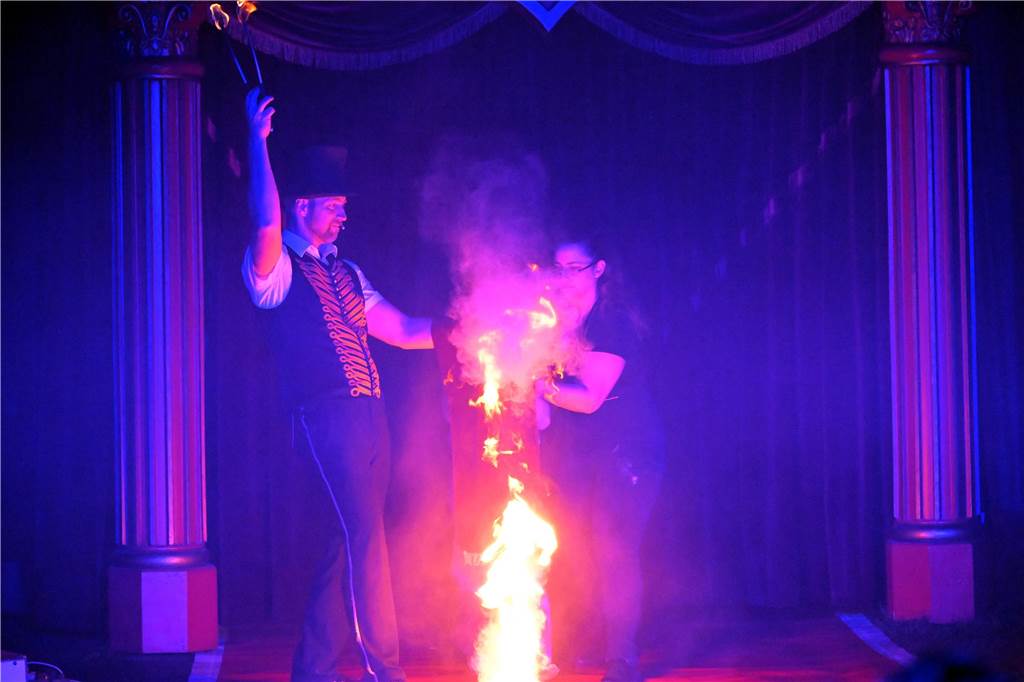 Nordkirchener Grundschulkinder in der Zirkus-Manege