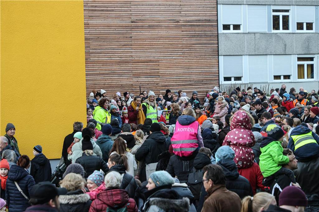 Veranstalter begeistert: Brackeler Martinszug lockte rund 500 Teilnehmer an Veranstalter begeistert: Brackeler Martinszug lockte rund 500 Teilnehmer an