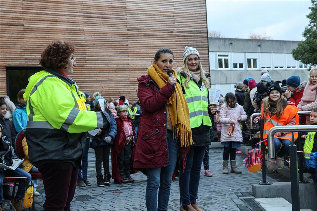 Veranstalter begeistert: Brackeler Martinszug lockte rund 500 Teilnehmer an