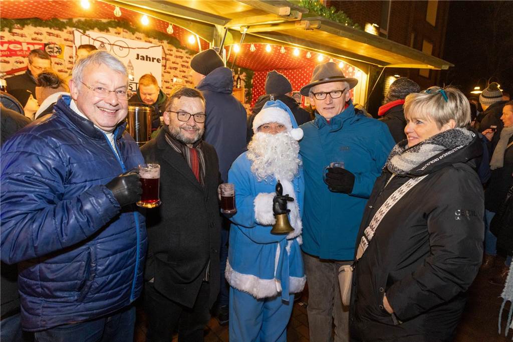 Lensing-Nikolaus auf dem Adventsmarkt: Viele Fotos vom Wochenende in Alstätte