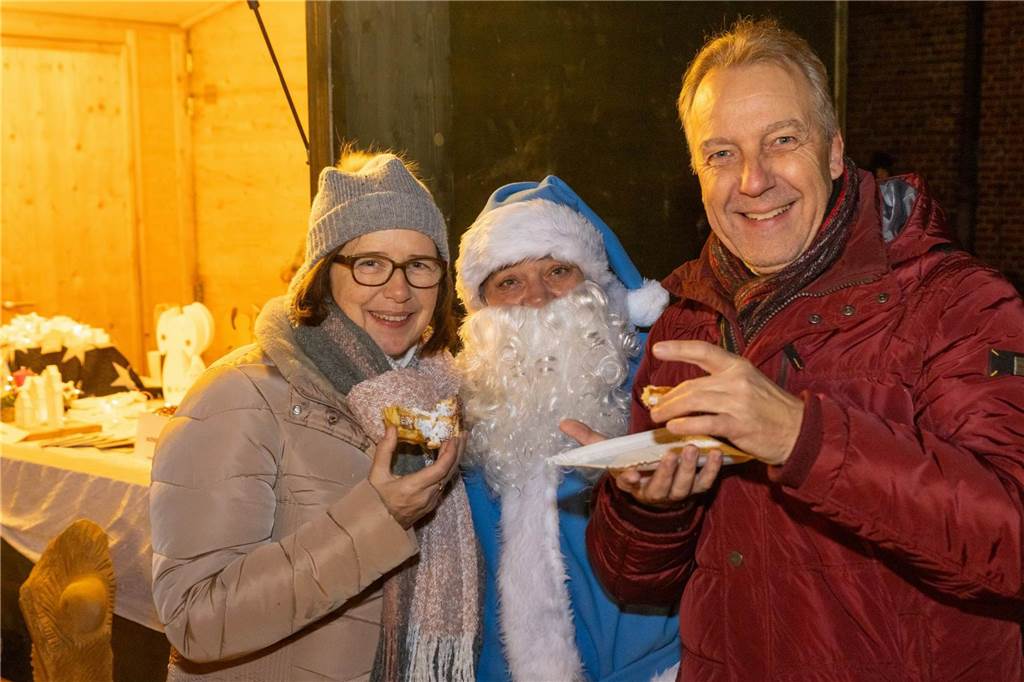 Lensing-Nikolaus auf dem Adventsmarkt: Viele Fotos vom Wochenende in Alstätte