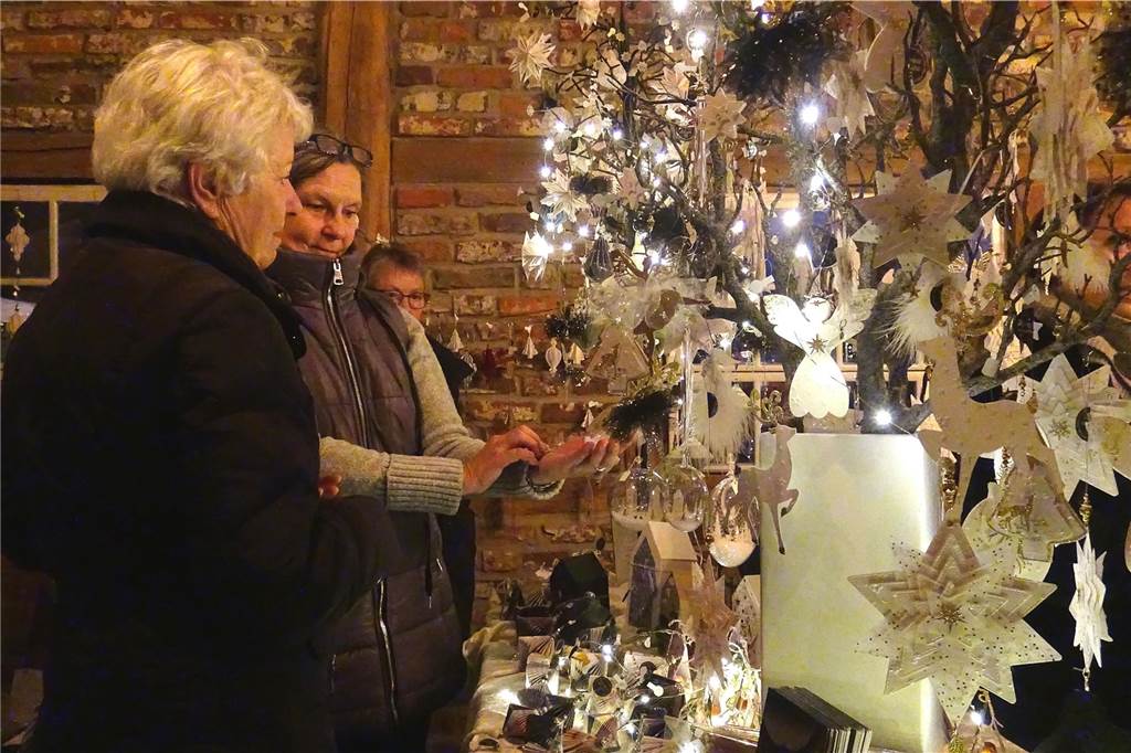 Start in die Adventszeit: So stimmungsvoll war es bei „Lembeck leuchtet“