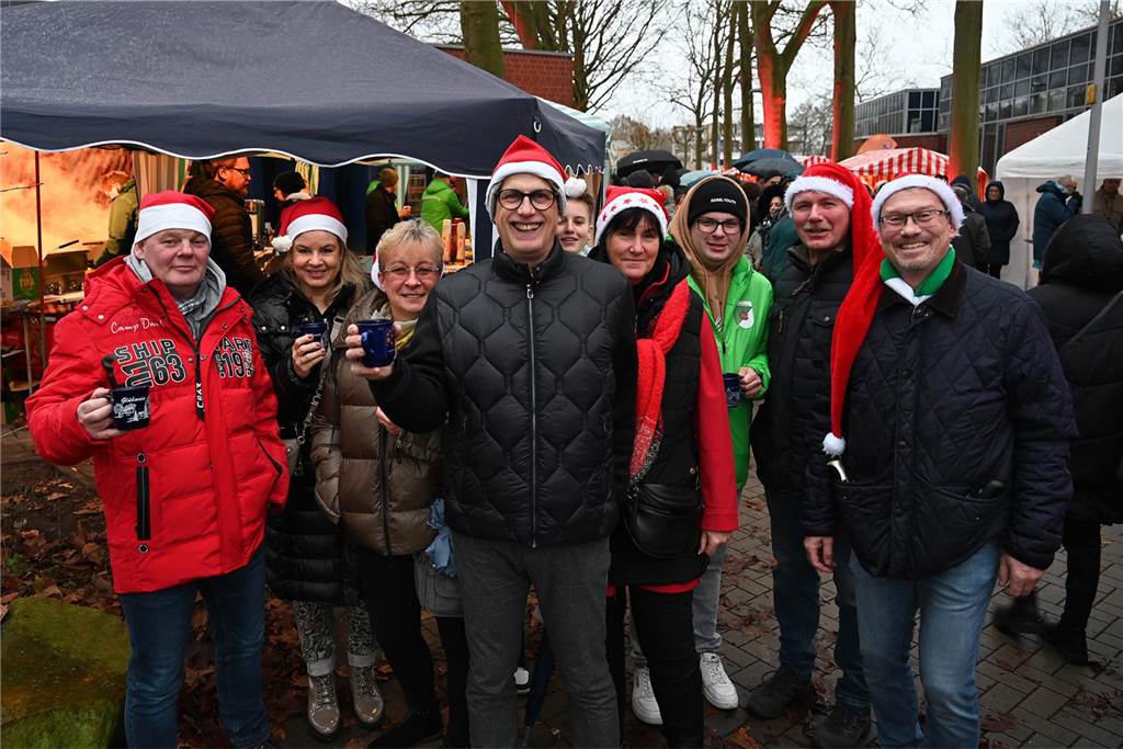 Trotz des schlechten Wetters war der Weihnachtsmarkt am und im Gemeinschaftshaus Wulfen gut besucht.