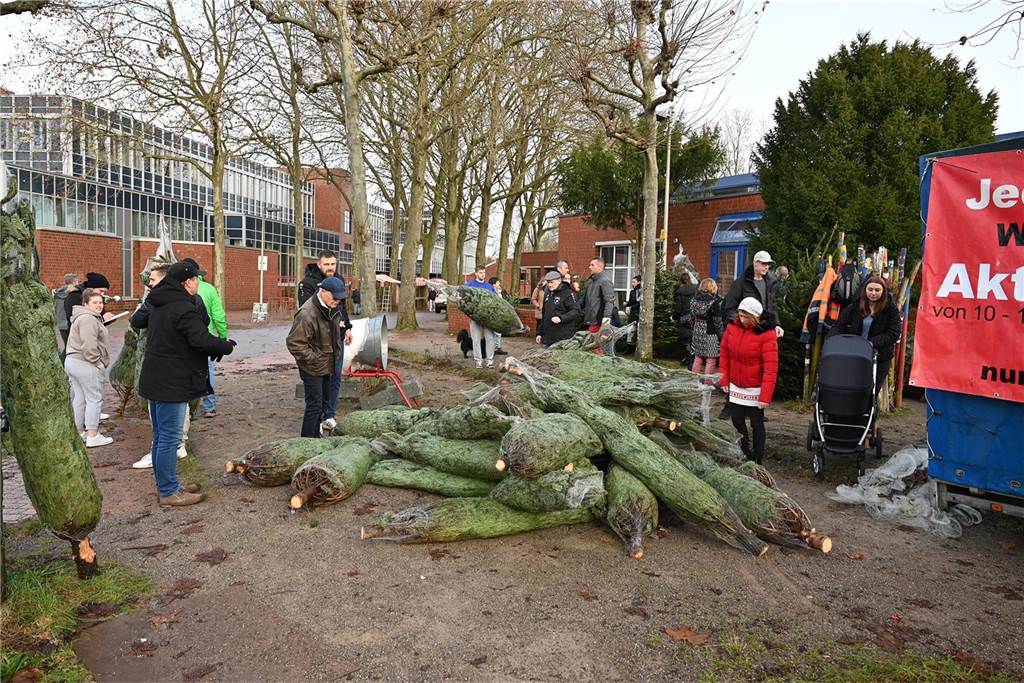 Viele Fotos vom Barkenberger Weihnachtsmarkt in Dorsten: Schlechtes Wetter hält Besucher nicht fern