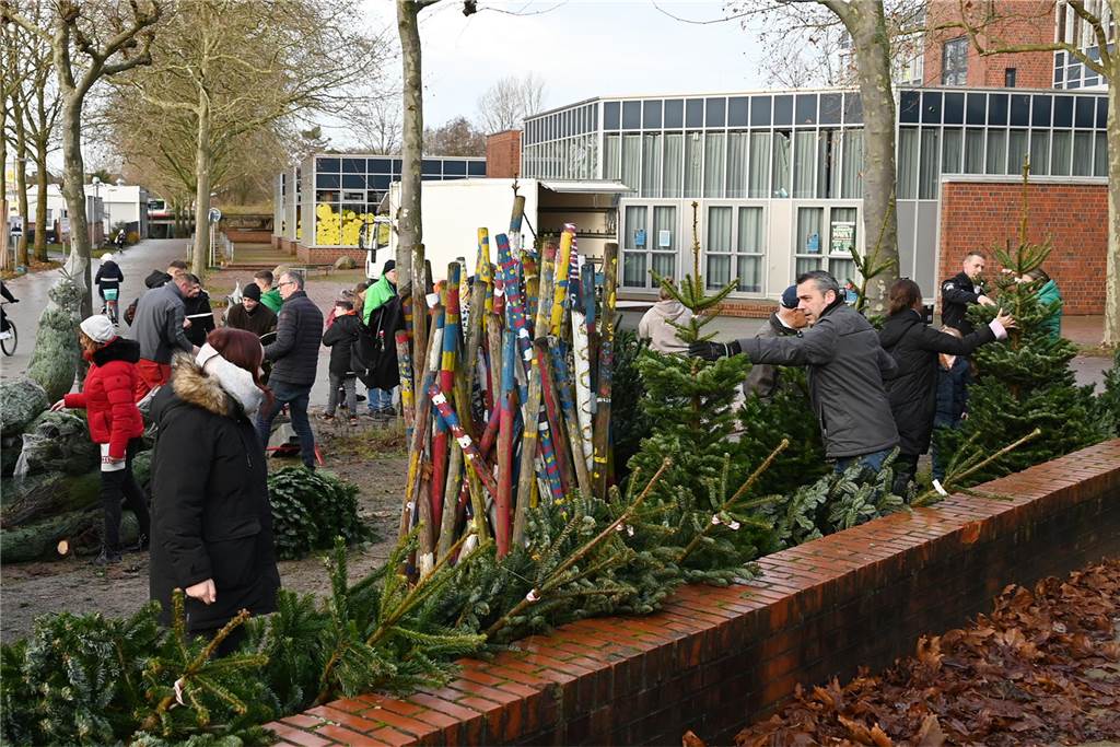 Viele Fotos vom Barkenberger Weihnachtsmarkt in Dorsten: Schlechtes Wetter hält Besucher nicht fern