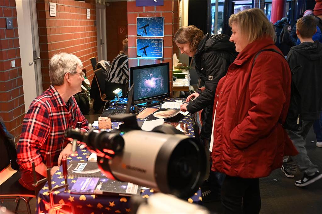 Viele Fotos vom Barkenberger Weihnachtsmarkt in Dorsten: Schlechtes Wetter hält Besucher nicht fern