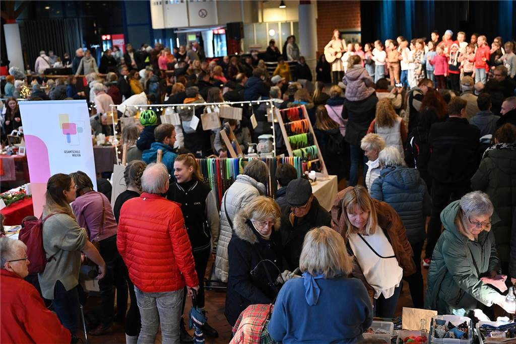 Viele Fotos vom Barkenberger Weihnachtsmarkt in Dorsten: Schlechtes Wetter hält Besucher nicht fern