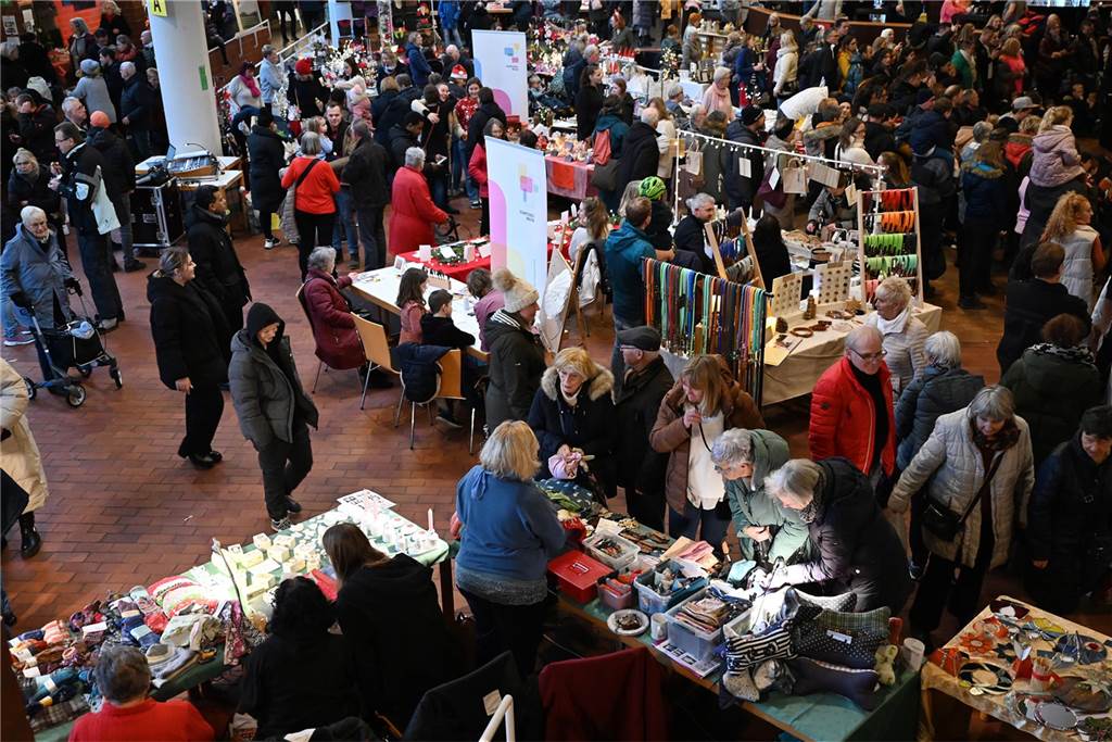 Viele Fotos vom Barkenberger Weihnachtsmarkt in Dorsten: Schlechtes Wetter hält Besucher nicht fern