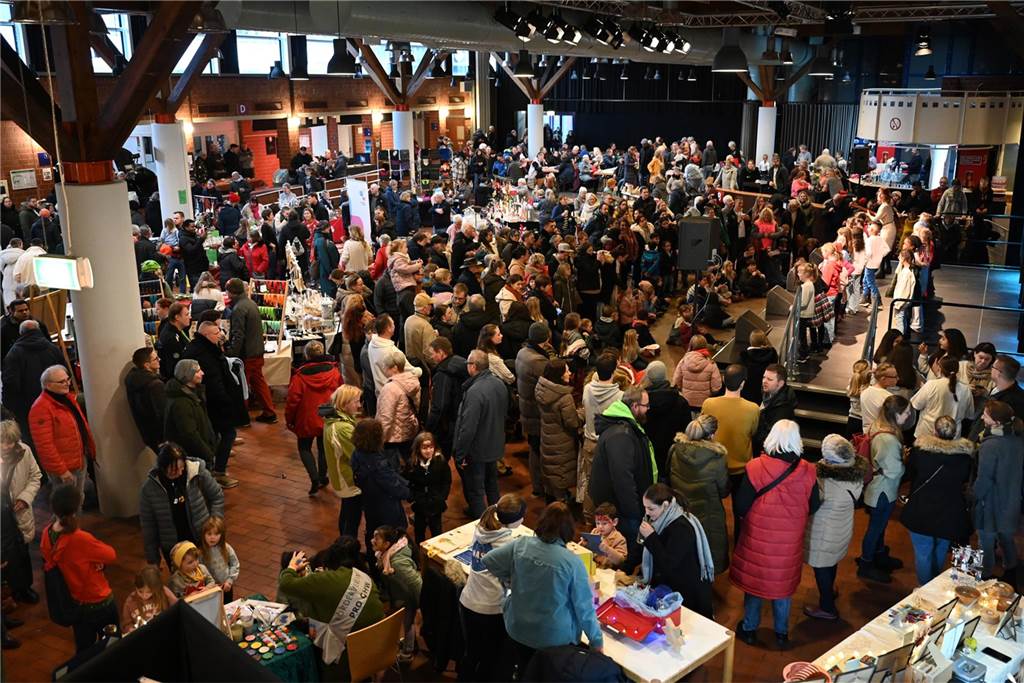 Viele Fotos vom Barkenberger Weihnachtsmarkt in Dorsten: Schlechtes Wetter hält Besucher nicht fern