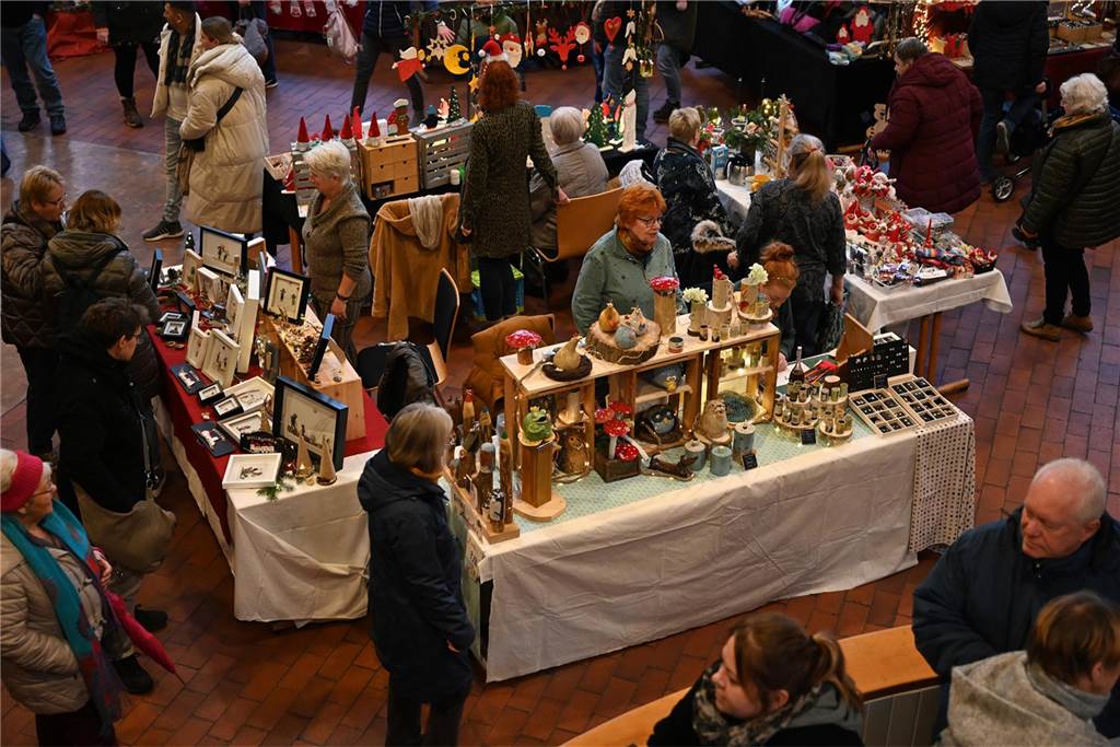 Viele Fotos vom Barkenberger Weihnachtsmarkt in Dorsten: Schlechtes Wetter hält Besucher nicht fern