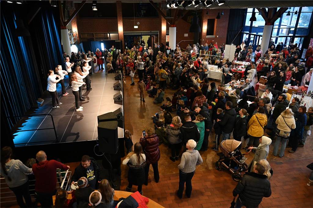 Viele Fotos vom Barkenberger Weihnachtsmarkt in Dorsten: Schlechtes Wetter hält Besucher nicht fern