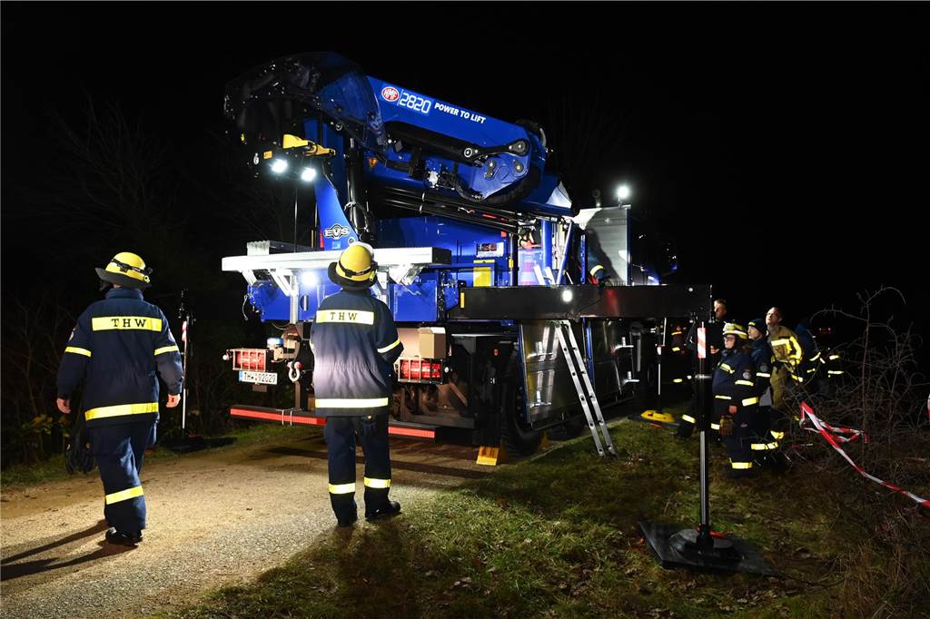 Hochwasser in Dorsten: Viele Fotos zeigen geflutete Gärten, Sandsack-Deiche und Helfer-Einsätze