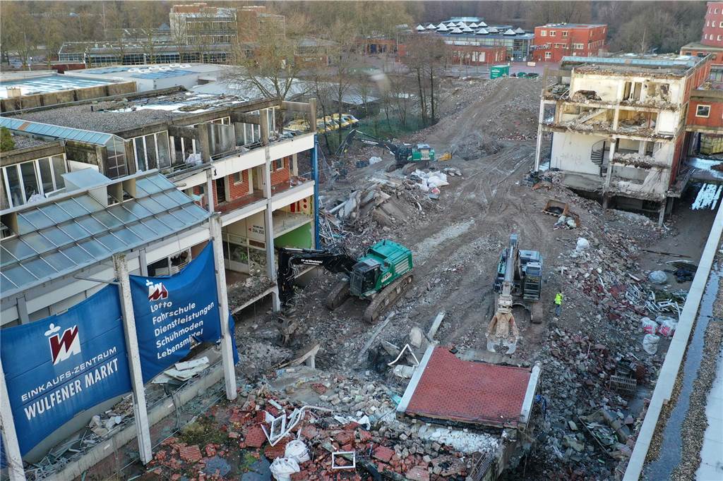 Bagger-Ballett an der Ladenzeile in Barkenberg : Viele Bilder von den Abrissarbeiten