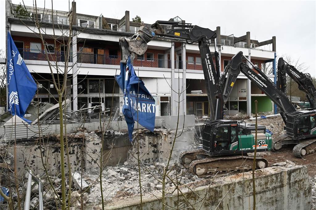 Bagger-Ballett an der Ladenzeile in Barkenberg : Viele Bilder von den Abrissarbeiten