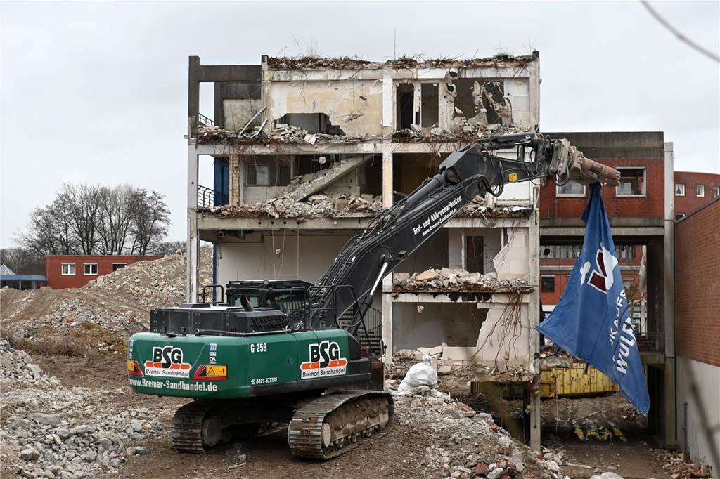 Bagger-Ballett an der Ladenzeile in Barkenberg : Viele Bilder von den Abrissarbeiten