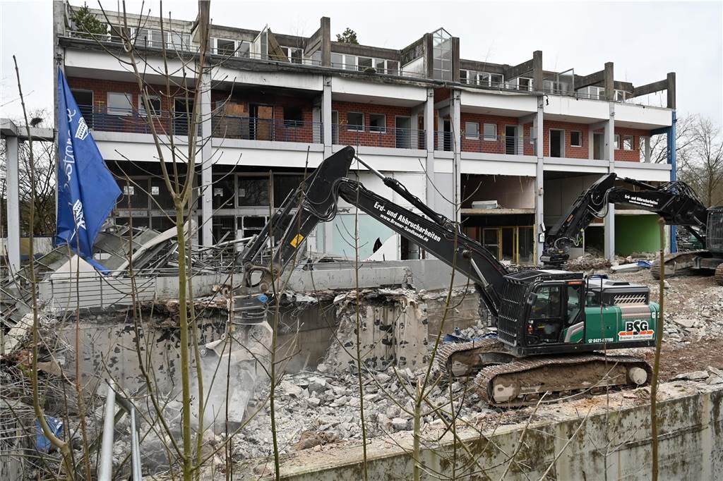 Bagger-Ballett an der Ladenzeile in Barkenberg : Viele Bilder von den Abrissarbeiten