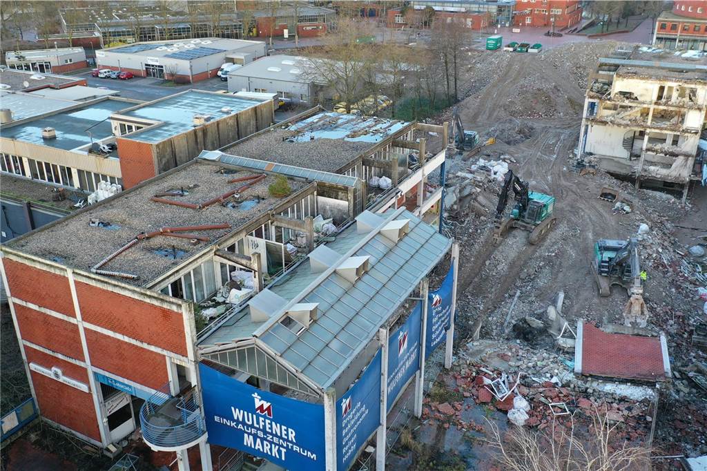 Bagger-Ballett an der Ladenzeile in Barkenberg : Viele Bilder von den Abrissarbeiten