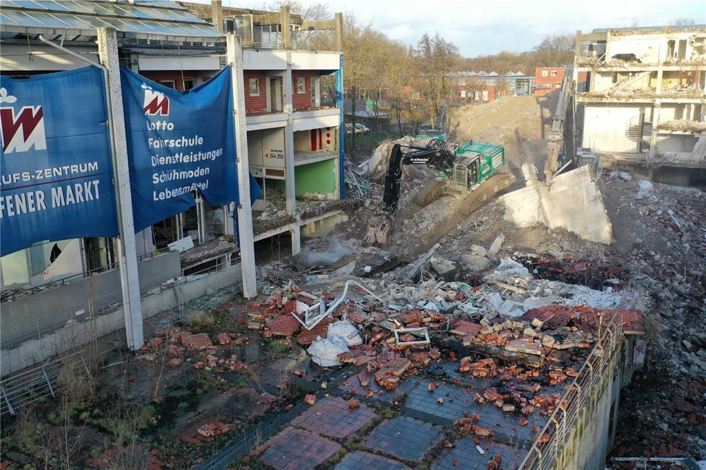 Bagger-Ballett an der Ladenzeile in Barkenberg : Viele Bilder von den Abrissarbeiten