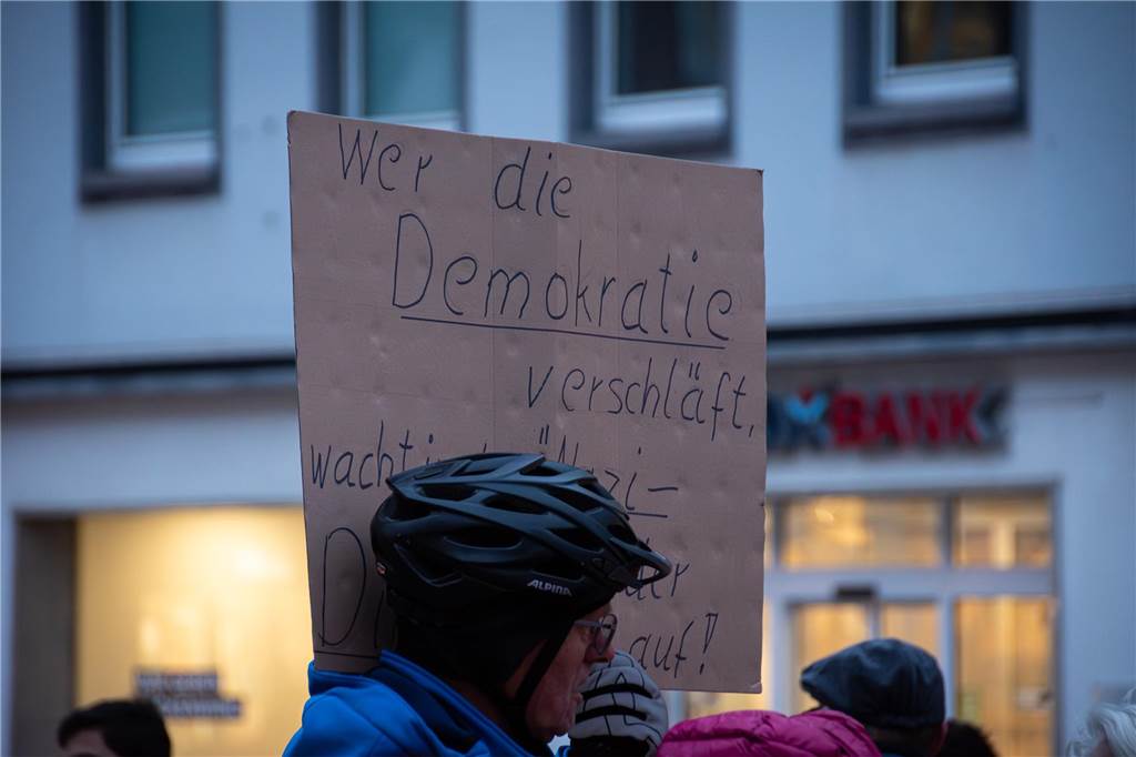 5000 Dorstener demonstrieren für die Demokratie: Viele Fotos von der Kundgebung auf dem Marktplatz