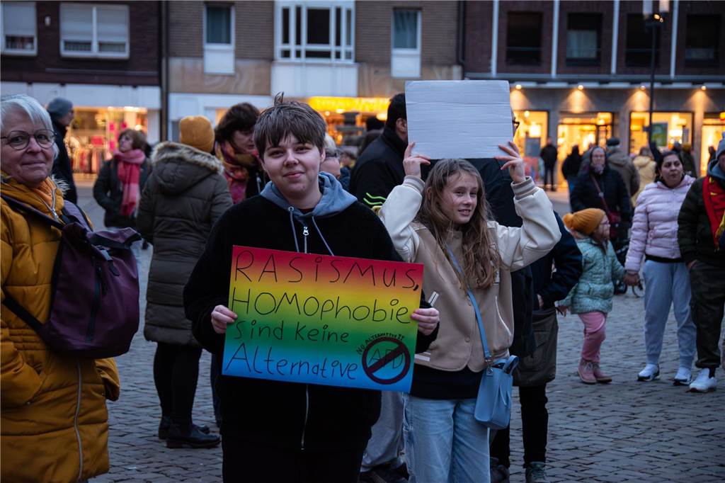 5000 Dorstener demonstrieren für die Demokratie: Viele Fotos von der Kundgebung auf dem Marktplatz