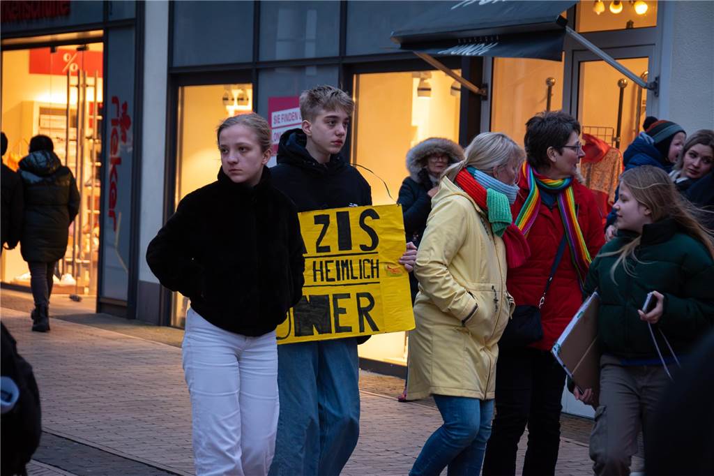 5000 Dorstener demonstrieren für die Demokratie: Viele Fotos von der Kundgebung auf dem Marktplatz