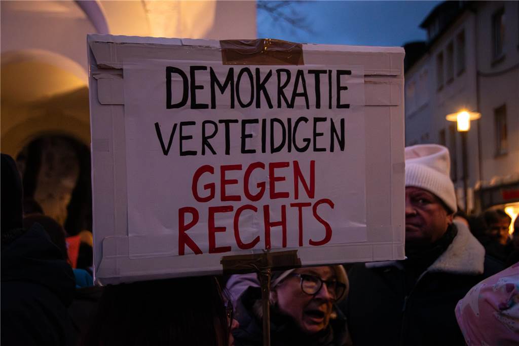 5000 Dorstener demonstrieren für die Demokratie: Viele Fotos von der Kundgebung auf dem Marktplatz