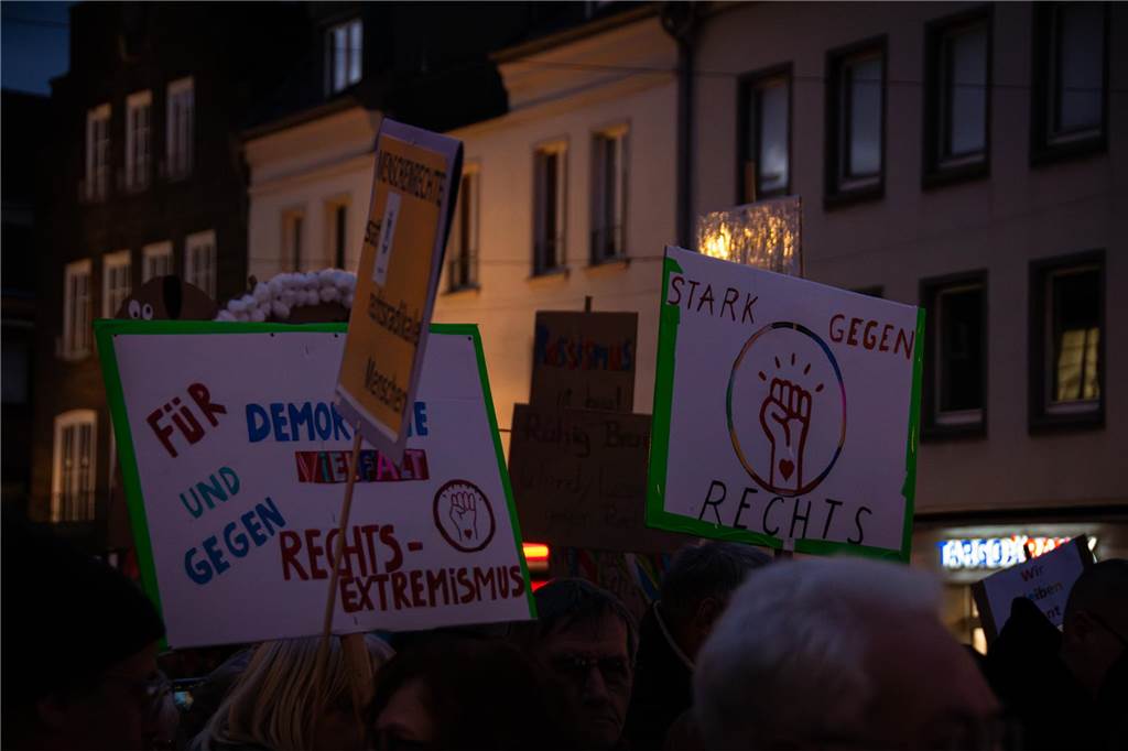 5000 Dorstener demonstrieren für die Demokratie: Viele Fotos von der Kundgebung auf dem Marktplatz