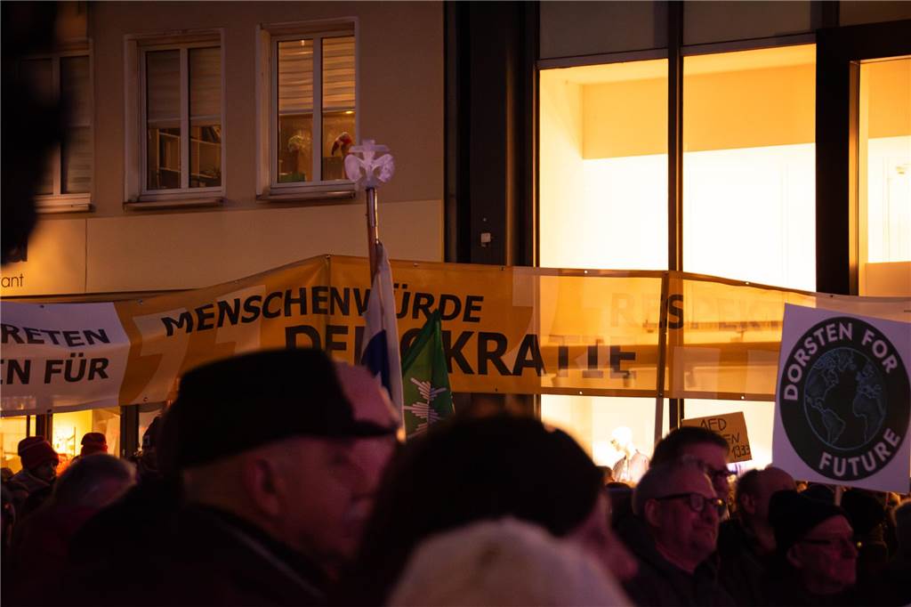 5000 Dorstener demonstrieren für die Demokratie: Viele Fotos von der Kundgebung auf dem Marktplatz