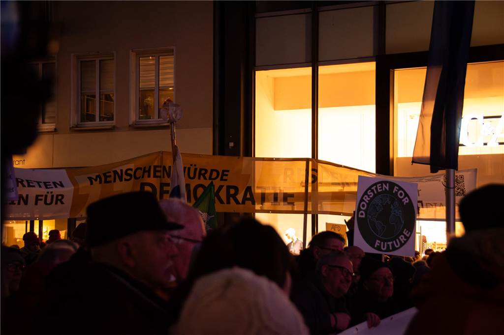 5000 Dorstener demonstrieren für die Demokratie: Viele Fotos von der Kundgebung auf dem Marktplatz