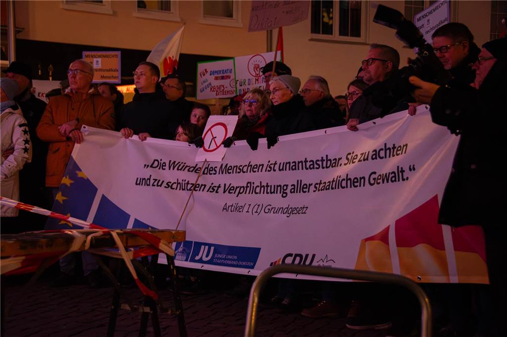 5000 Dorstener demonstrieren für die Demokratie: Viele Fotos von der Kundgebung auf dem Marktplatz