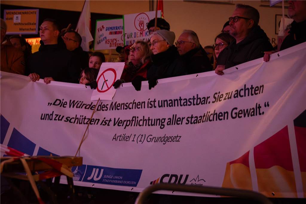 5000 Dorstener demonstrieren für die Demokratie: Viele Fotos von der Kundgebung auf dem Marktplatz