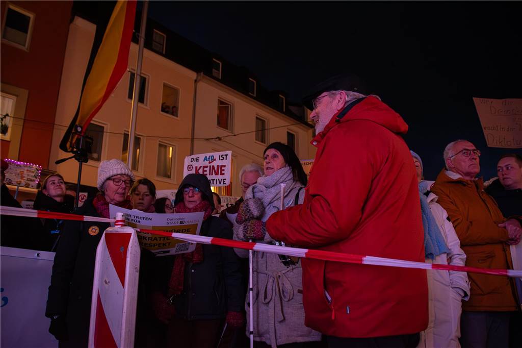 5000 Dorstener demonstrieren für die Demokratie: Viele Fotos von der Kundgebung auf dem Marktplatz