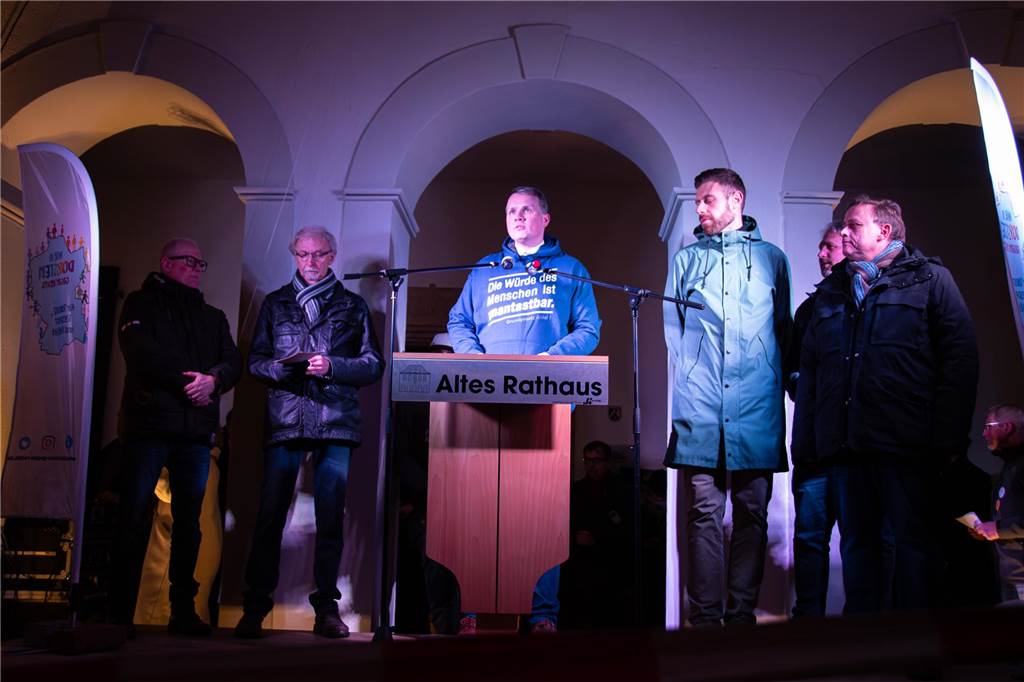 5000 Dorstener demonstrieren für die Demokratie: Viele Fotos von der Kundgebung auf dem Marktplatz