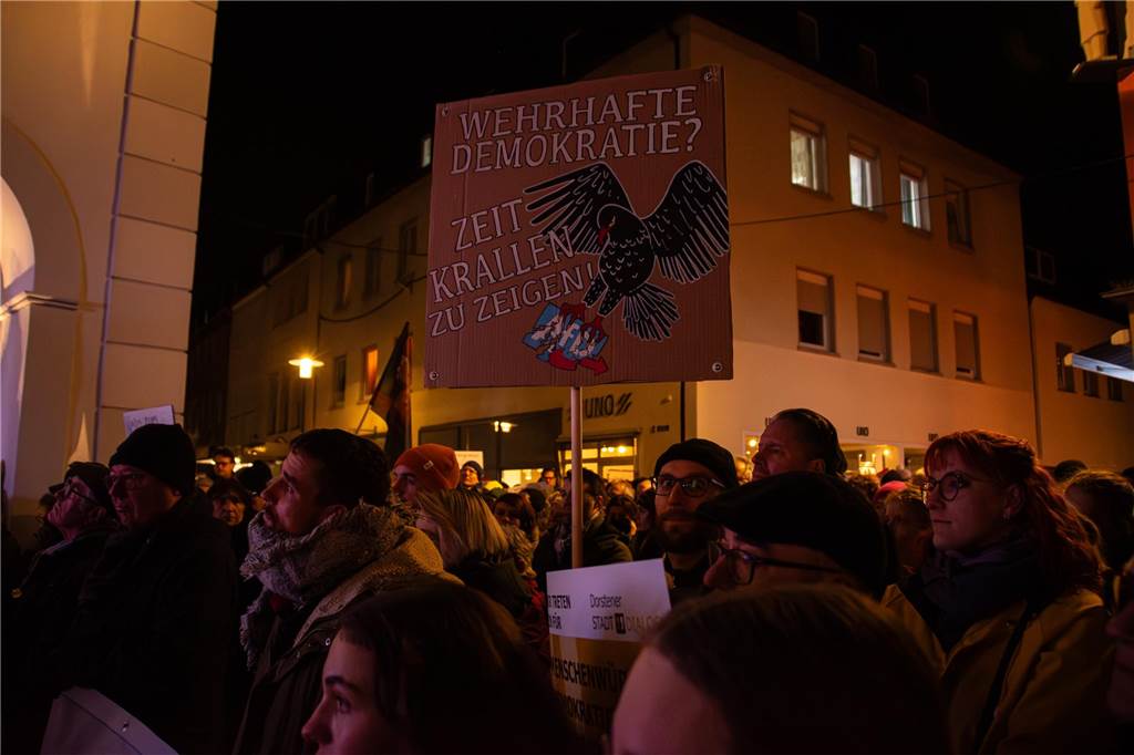 5000 Dorstener demonstrieren für die Demokratie: Viele Fotos von der Kundgebung auf dem Marktplatz